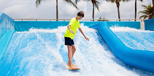 Corporate Events and Pop-Ups: Create buzz and unforgettable moments with a portable surfing experience. 