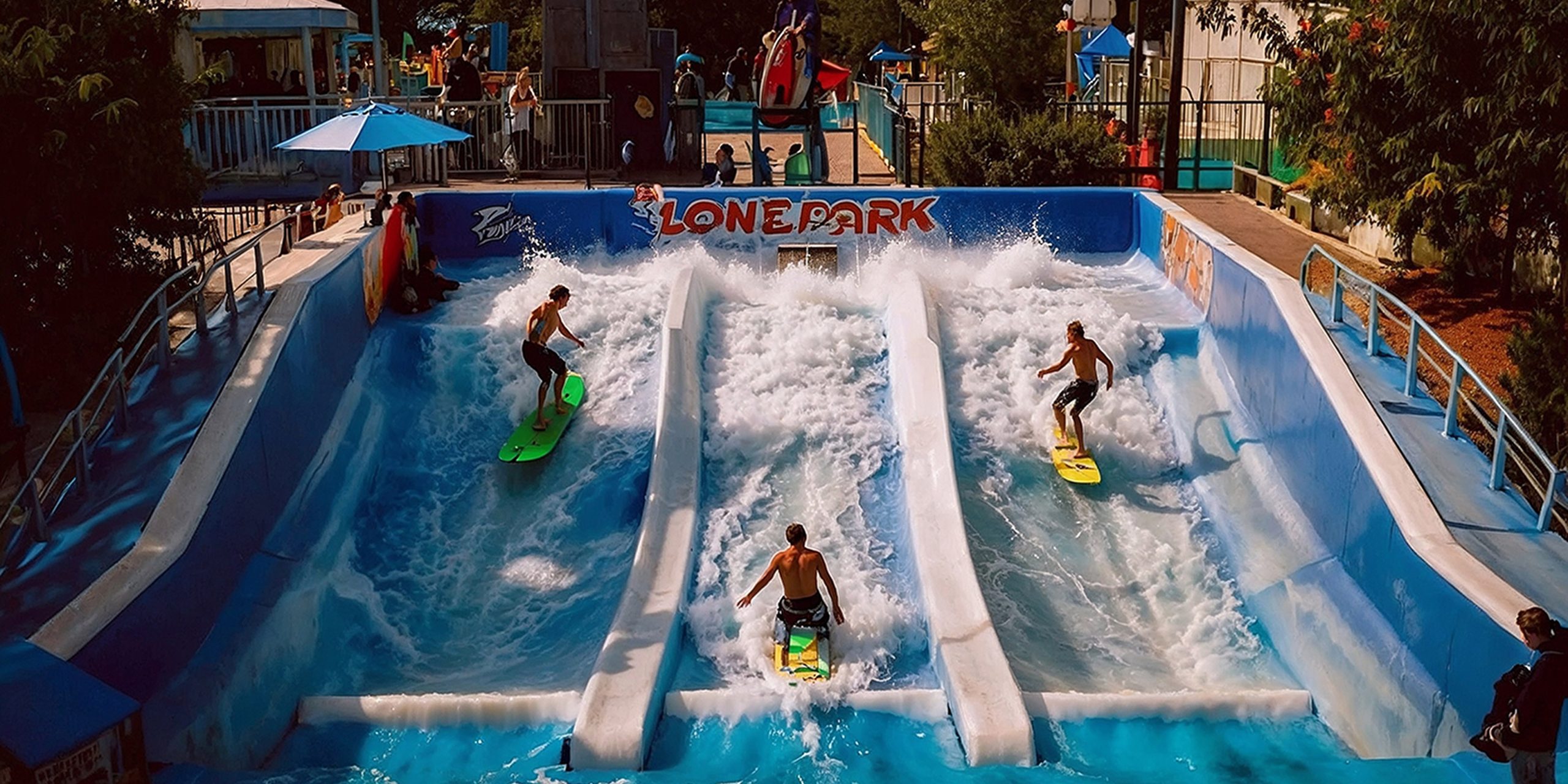 Corporate Events and Pop-Ups: Create buzz and unforgettable moments with a portable surfing experience.