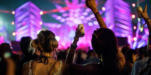 Events & Competitions
  Engages crowds with thrilling group challenges and demos